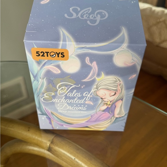 52TOYS Snow Maiden Figurine - Pastel Ice Blue & Pink - Picture 4 of 4